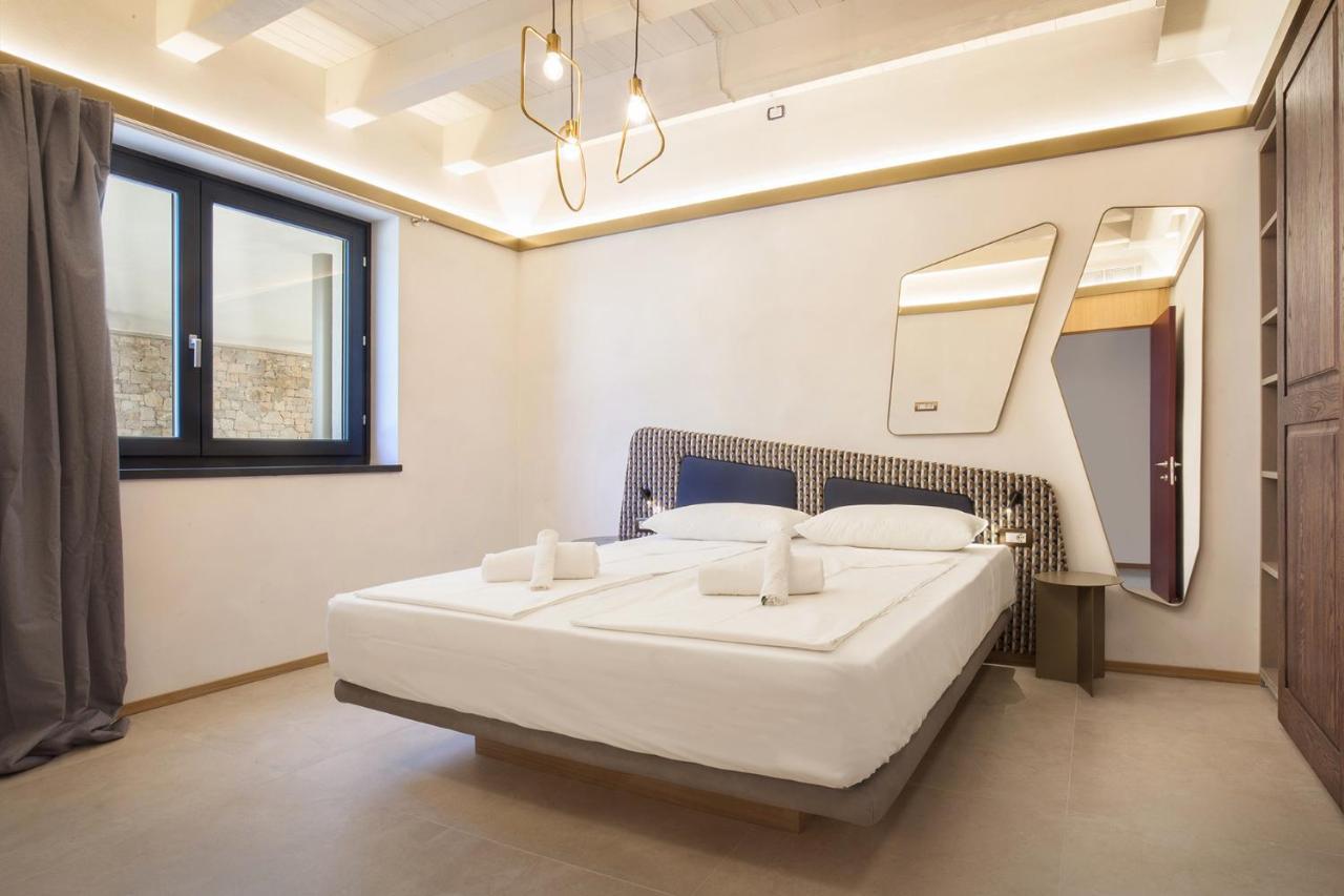 Villa Divina - Apt Icona Con Piscina E Vista Lago Castelletto Di Brenzone Exteriör bild