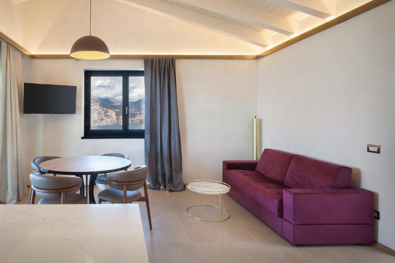Villa Divina - Apt Icona Con Piscina E Vista Lago Castelletto Di Brenzone Exteriör bild